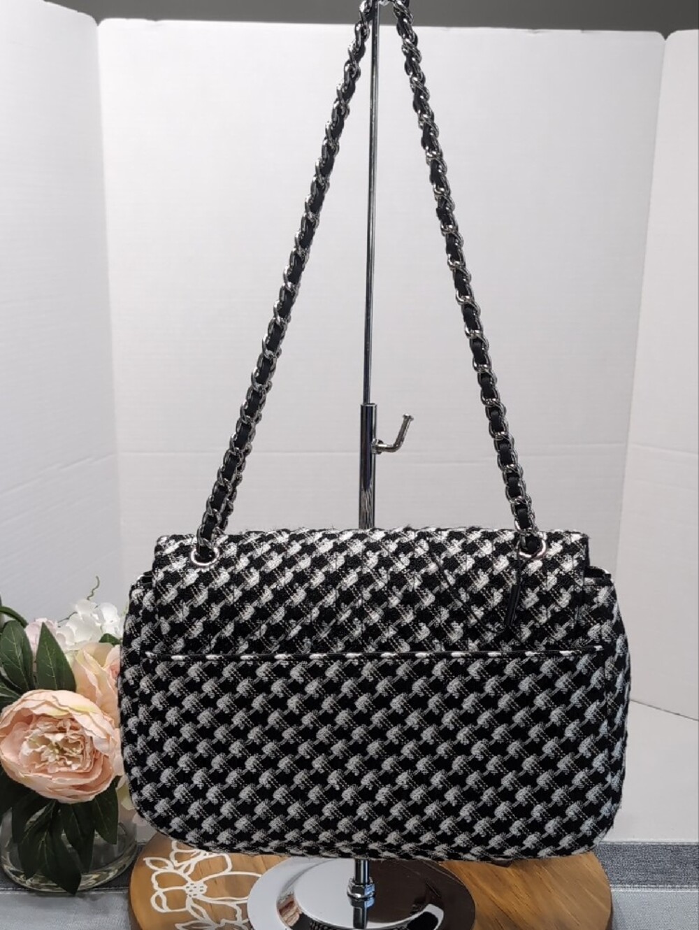 Karl Lagerfeld Agyness Crossbody Bag - Picture 2 of 11